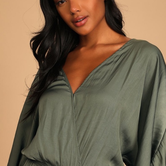 *NWOT* Lulus Olive Green Romper - Picture 6 of 9